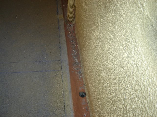 Connexion à une descente de drainage de lame ventilée.
